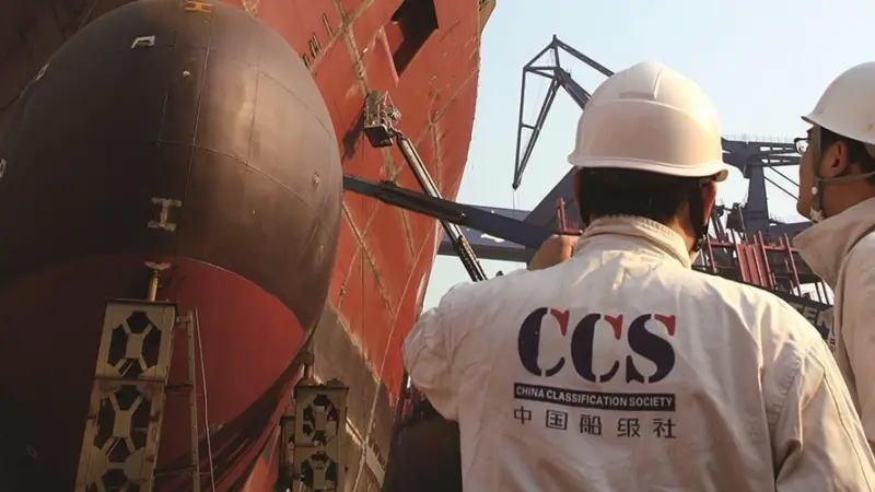 00_201131_CCS-workers-at-ship