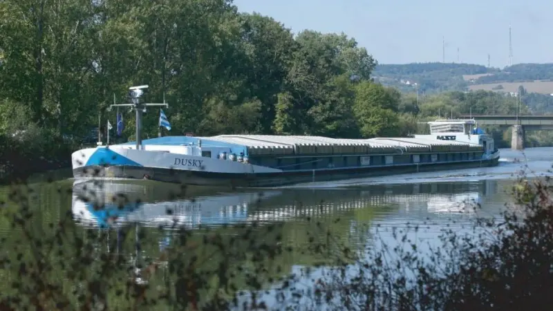 Inland shippers welcome the extension of Berlin funding to cover Diesel engine changes. (Photo BDB)