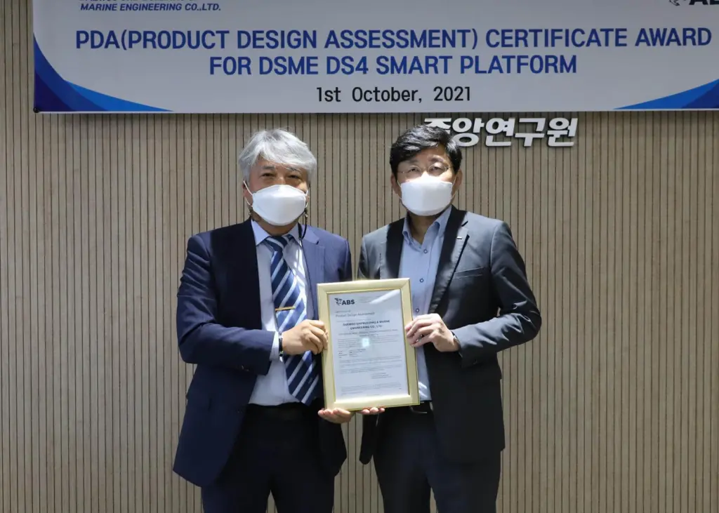 (l-r) Seong Hun Kim, ABS Korea business development director and Dong-Kyu Choi, DSME R&D Institute executive vice president Photo: ABS