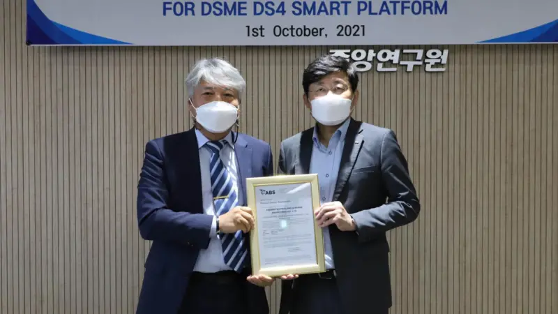 (l-r) Seong Hun Kim, ABS Korea business development director and Dong-Kyu Choi, DSME R&D Institute executive vice president Photo: ABS