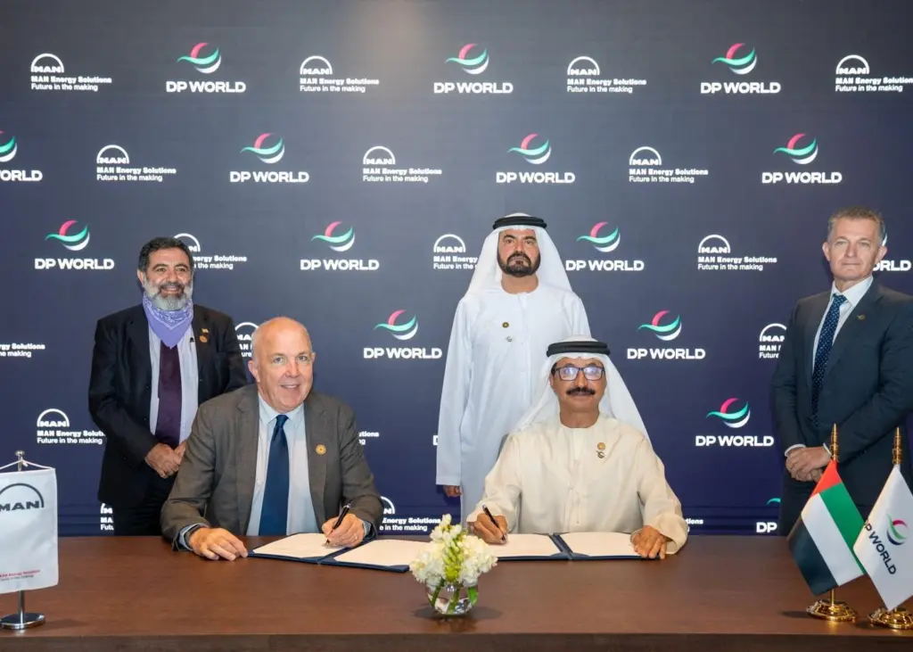 Sultan Ahmed bin Sulayem – Group Chairman & CEO, DP World, with Wayne Jones OBE – Chief Sales Officer, MAN Energy Solutions.
