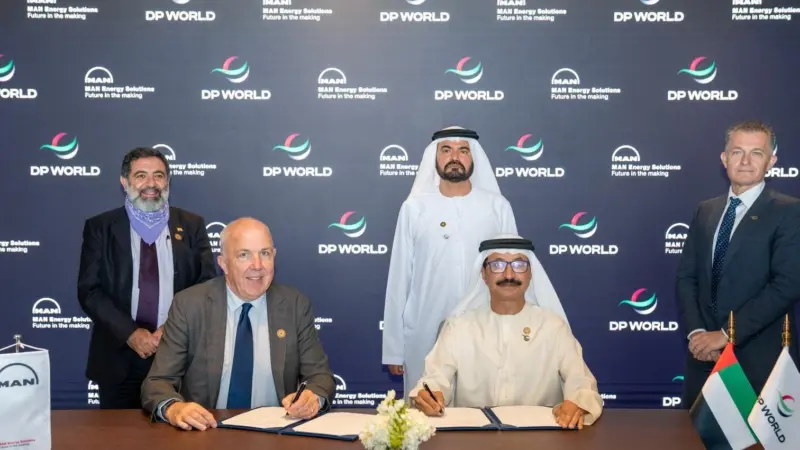 Sultan Ahmed bin Sulayem – Group Chairman & CEO, DP World, with Wayne Jones OBE – Chief Sales Officer, MAN Energy Solutions.