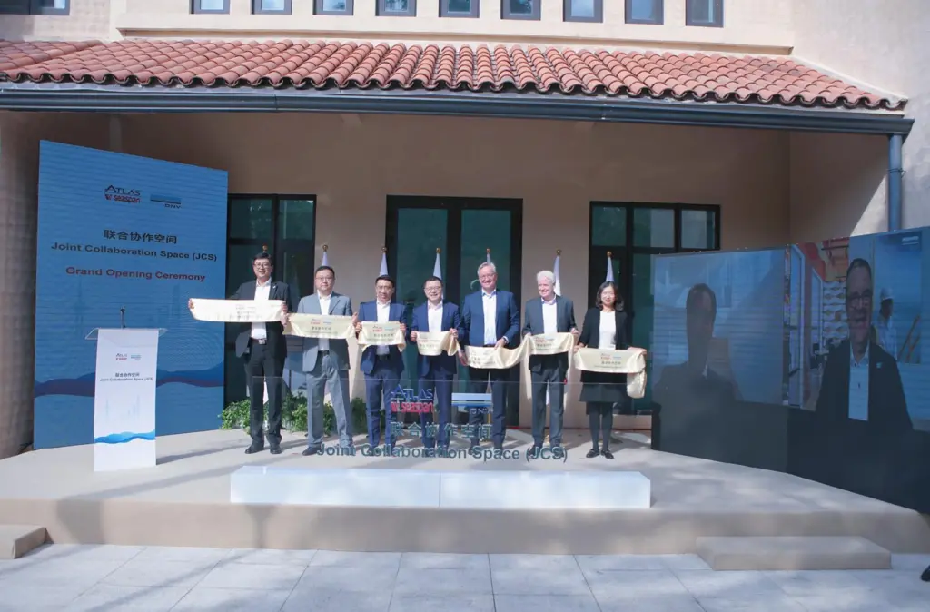 Ribbon_cutting_to_open_the_JCS