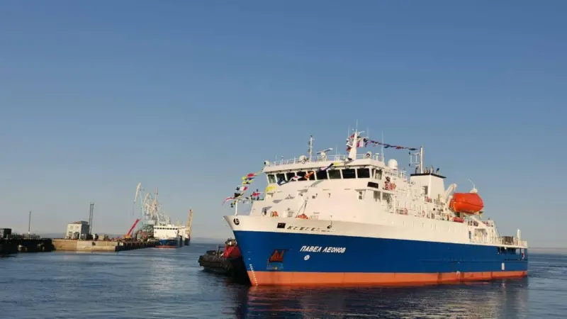 The new railships will bolster connections between Sakhalin and Vanino. Cross-strait connections with the Kuril Islands were boosted by the entry into service of newbuild passenger and cargo ferry Pavel Leonov in late 2021.