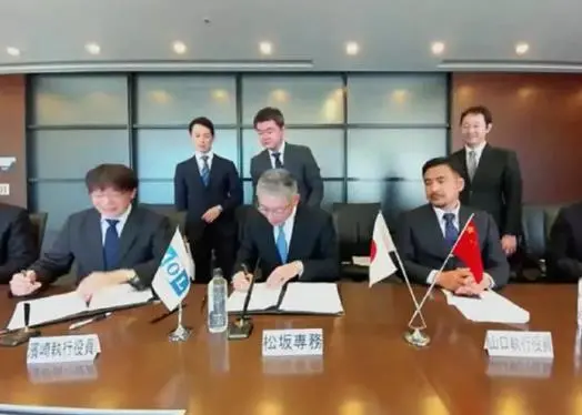 Chinese social media reports CNOOC agreed long-term charters for six new 174,000 cbm LNG carriers with MOL representatives on 7 January 2022 (pictured).