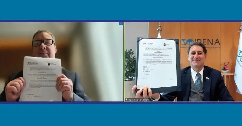 Guy Platten, Secretary General, International Chamber of Shipping, and Francesco La Camera, Director-General, International Renewable Energy Agency, sign Partnership Agreement