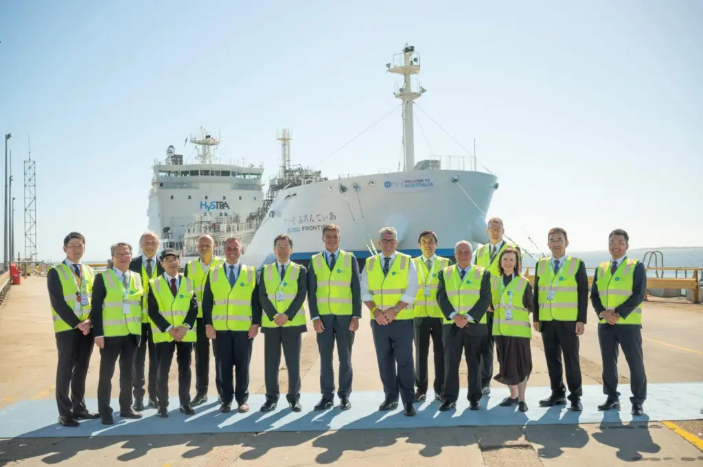The world’s first liquefied hydrogen carrier, the Suiso Frontier, has arrived in Victoria, Australia, to receive cargo destined for Japan.