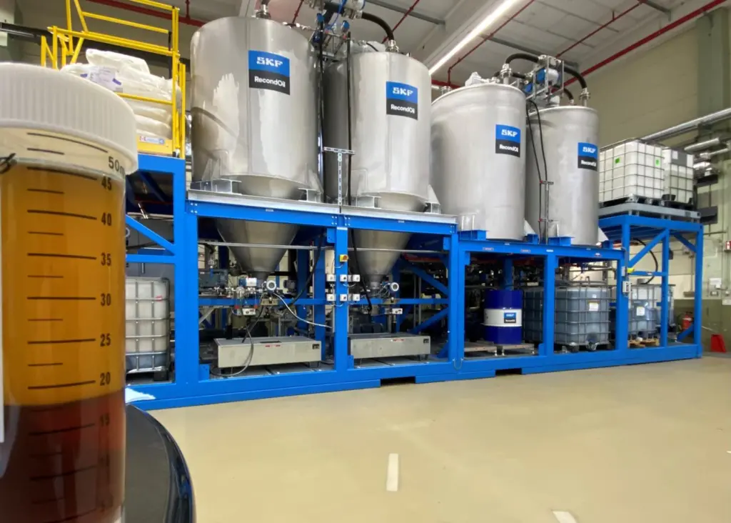 SKF identified the regeneration of hydraulic fluids used in pipelay vessels as among potential applications of DST technology in the offshore industry.