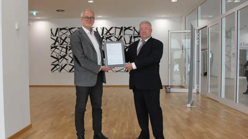 The Type Approval certificate is presented to Dr. Martin Schmitz-Niederau, voestalpine Böhler Welding Germany GmbH (left) by Norbert Worm Principal Welding Engineer, Materials & Welding at DNV