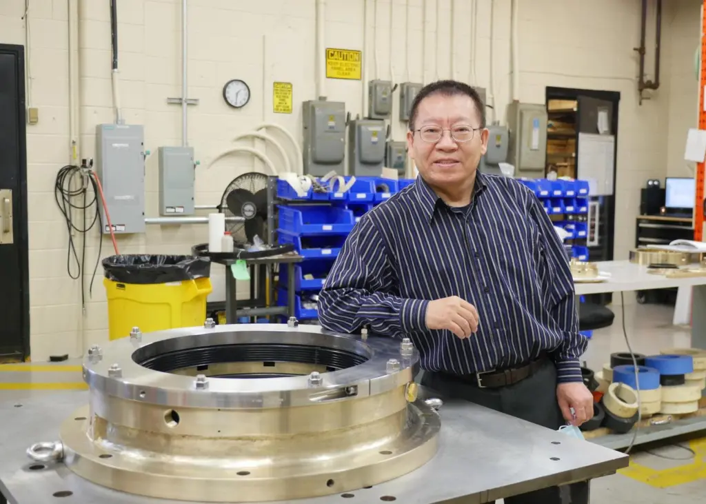 Thordon’s Chief Research Engineer, Gary Ren, pictured with the BlueWater Seal featuring the newly developed RENFORM main seal ring