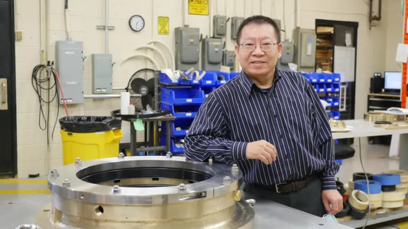 Thordon’s Chief Research Engineer, Gary Ren, pictured with the BlueWater Seal featuring the newly developed RENFORM main seal ring