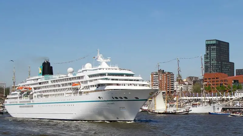 The Amadea has been retrofitted with a MAN SCR solution.