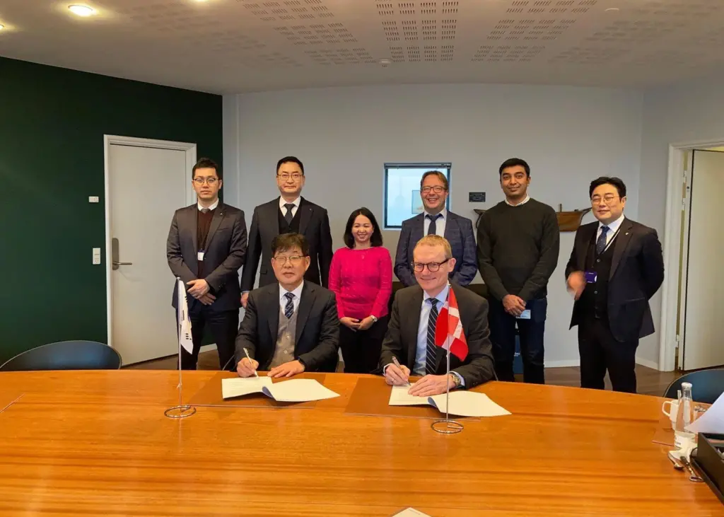 HGS and MAN Energy Solutions personnel pictured at the signing ceremony in Copenhagen