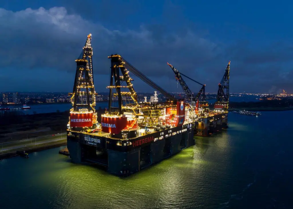 Thialf and Sleipnir on Shore Power at the Calandkanaal