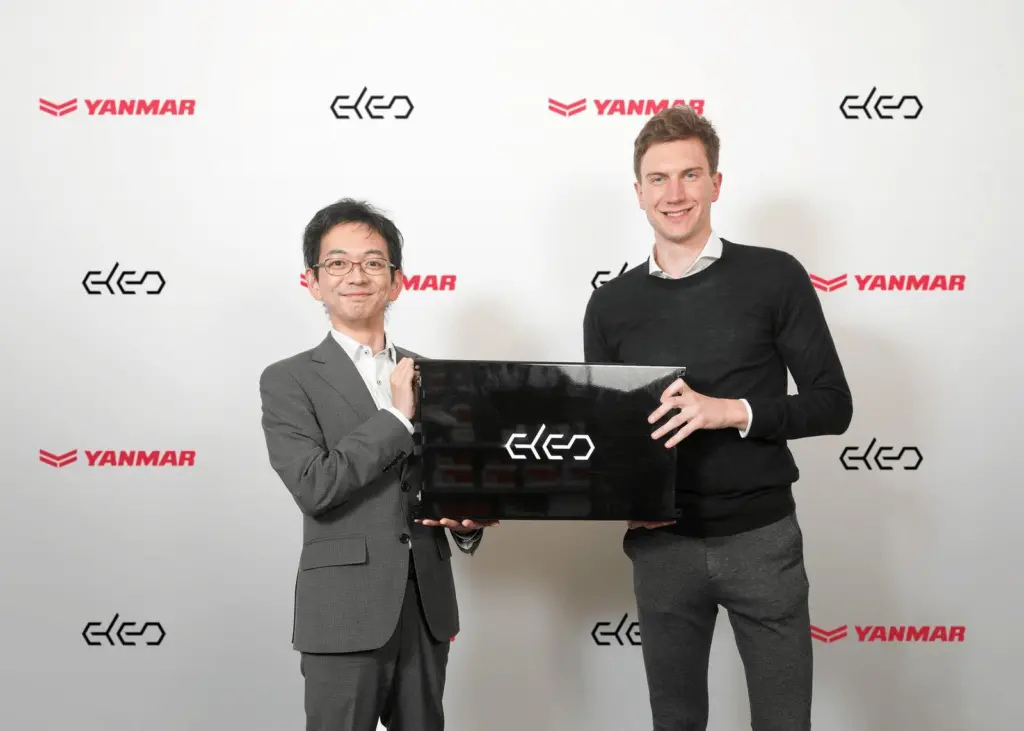 Takayuki Onodera of Yanmar and Bas Verkaik of ELEO at the signing ceremony.
