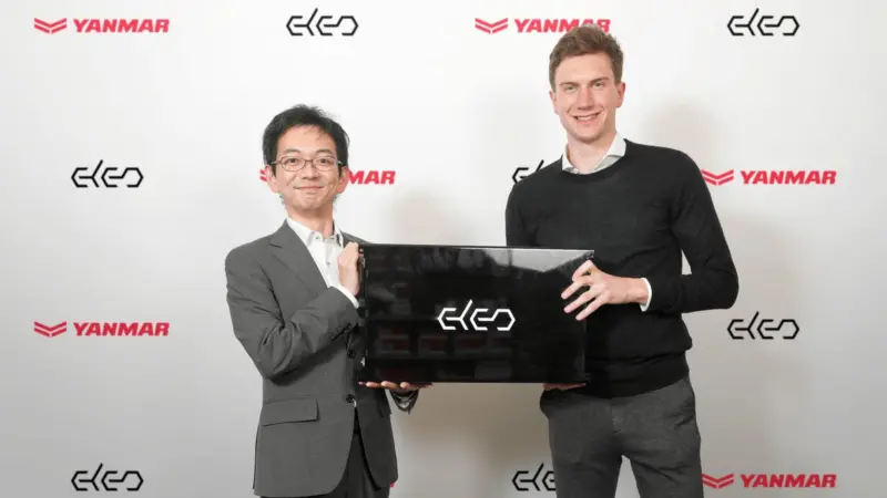 Takayuki Onodera of Yanmar and Bas Verkaik of ELEO at the signing ceremony.
