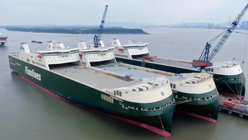The new hybrid ro-ro offers increased 40% more capacity and a significantly lower environmental footprint than Finnlines existing vessels.