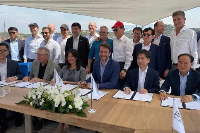 The order for the ammonia-fuelled gas carrier was signed by EPS CEO, Cyril Ducau; Quah Ley Hoon, chief executive of MPA; representatives of HHI; and ABS EVP and COO, John McDonald.