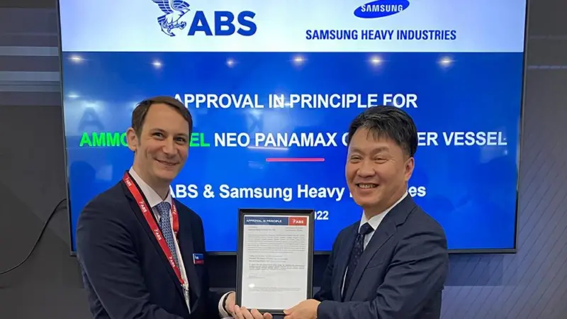 Ezekiel Davis, ABS Vice President of Regional Business Development in Europe, and Seongil Oh, Samsung Heavy Industries Executive Vice President and CMO, at the Posidonia International Shipping Exhibition.