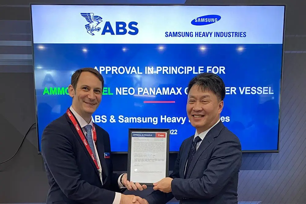 Ezekiel Davis, ABS Vice President of Regional Business Development in Europe, and Seongil Oh, Samsung Heavy Industries Executive Vice President and CMO, at the Posidonia International Shipping Exhibition.