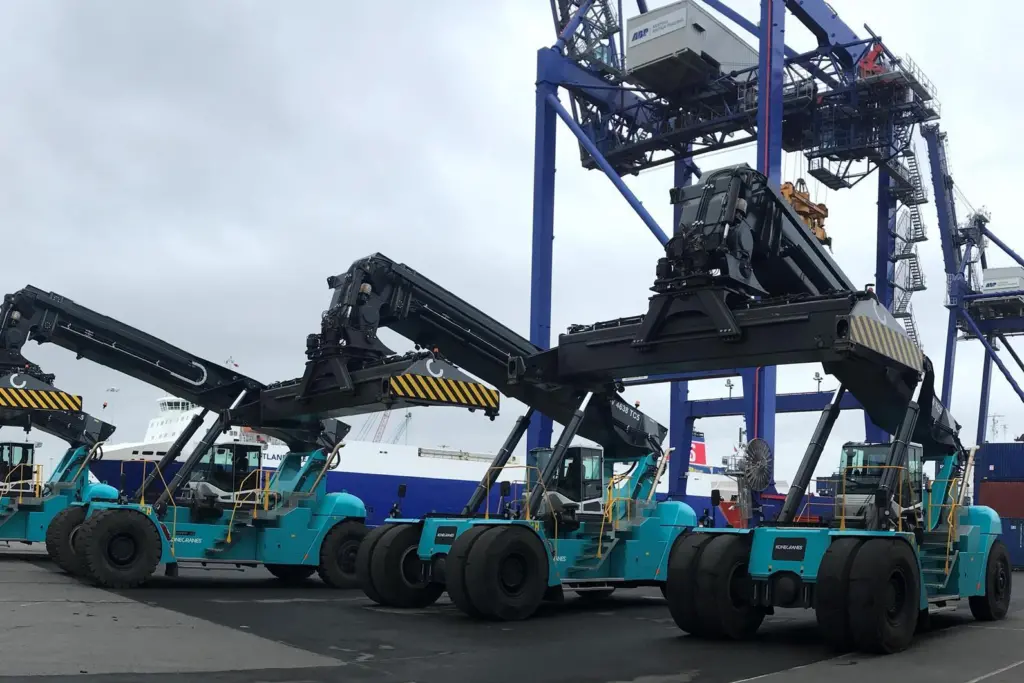 Four Konecranes reach stackers are being used in the port of Immingham, all run on hydrogen vegetable oil (HVO)