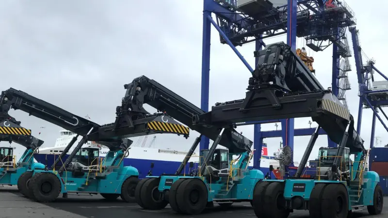 Four Konecranes reach stackers are being used in the port of Immingham, all run on hydrogen vegetable oil (HVO)