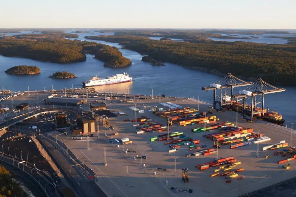 Ports of Stockholm and CMB.TECH are collaborating in the development of hydrogen infrastructure, including a hydrogen fuelling station adjacent to Stockholm Norvik port.