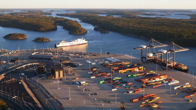 Ports of Stockholm and CMB.TECH are collaborating in the development of hydrogen infrastructure, including a hydrogen fuelling station adjacent to Stockholm Norvik port.