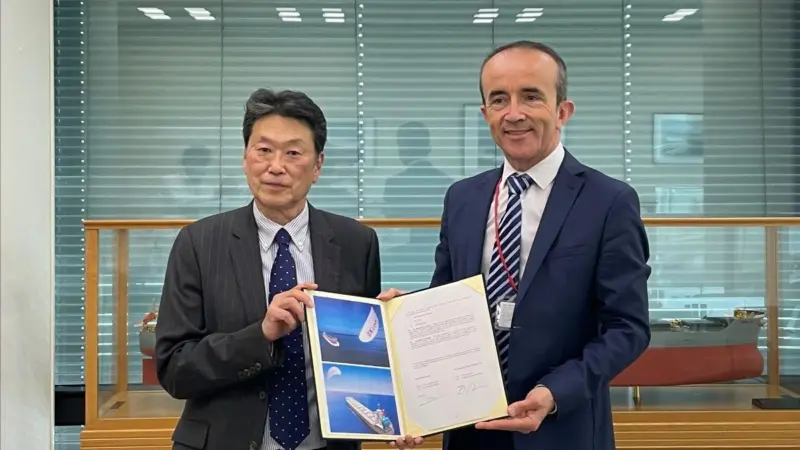 Daisuke Arai, Managing Executive Officer, Kawasaki Kisen Kaisha, Ltd. (Left) and Vincent Bernatets, Chief Executive Officer, Airseas SAS Ltd (Right)