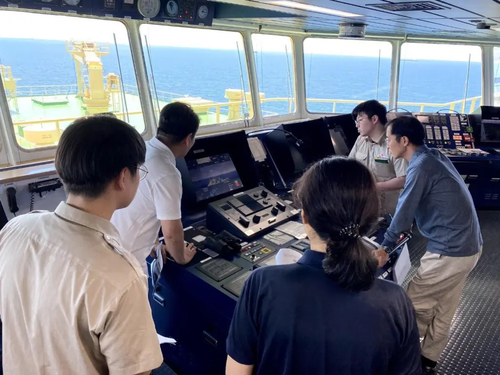 An HD Hyundai subsidiary, Avikus, has signed contracts for the delivery of its artificial intelligence technology for 23 ships, including container ships and LNG carriers.
