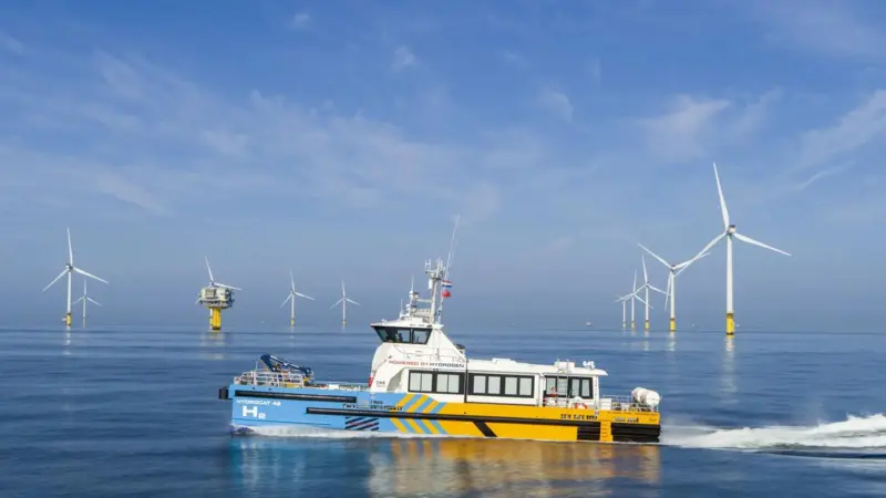 A hydrogen bunker permit has been granted to Windcat Workboats so that the company can bunker the Hydrocat 48 crew transfer vessel (CTV) with hydrogen in the port of IJmuiden.