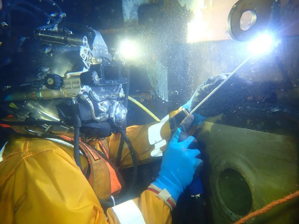 Wärtsilä Underwater Services’ diver performing a scrubber overboard repair on a container vessel.