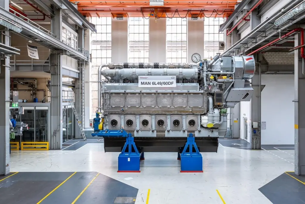 The MAN 49/60DF engine introduced at SMM