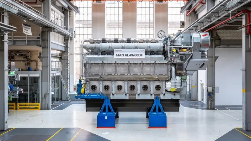 The MAN 49/60DF engine introduced at SMM