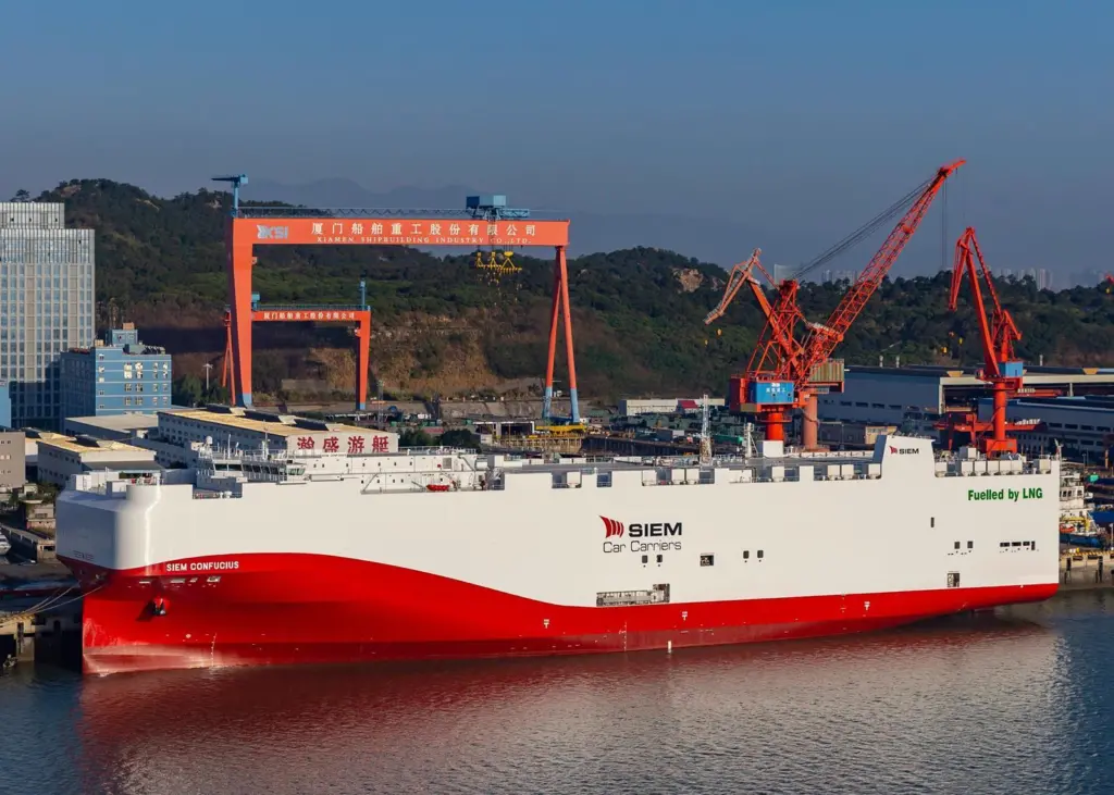 The dual-fuel newbuildings will have similar dimensions to Siem Car Carriers' LNG-fuelled Siem Confucius (copyright: Volkswagen AG).