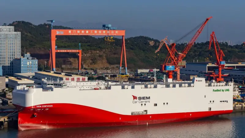 The dual-fuel newbuildings will have similar dimensions to Siem Car Carriers' LNG-fuelled Siem Confucius (copyright: Volkswagen AG).