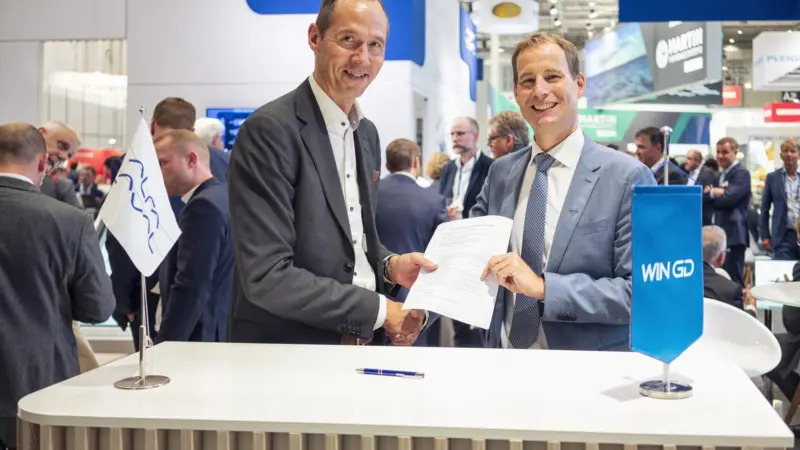 Peter Nielsen, President, Marine Separation & Heat Transfer Equipment, Alfa Laval & Dominik Schneiter, Vice President R&D, WinGD at the signing of a new joint programme agreement at SMM 2022 Hamburg, Germany