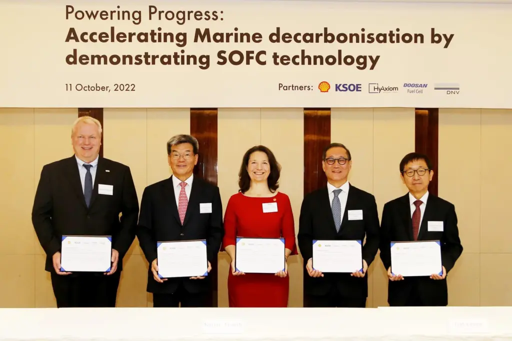 Shell has signed an agreement with KSOE, DNV and Doosan Fuel Cell to launch a vessel powered by a SOFC in 2025.