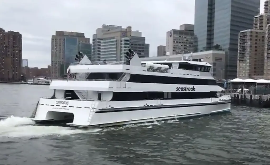 A software flaw contributed to the grounding of the Commodore, a passenger ferry in New York City, USA.