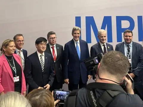 U.S. Special Presidential Envoy on Climate John Kerry was present at the announcement of a feasibility study into creating a green cargo shipping corridor between the NWSA and the Busan Port Authority’s cargo gateways at COP27.