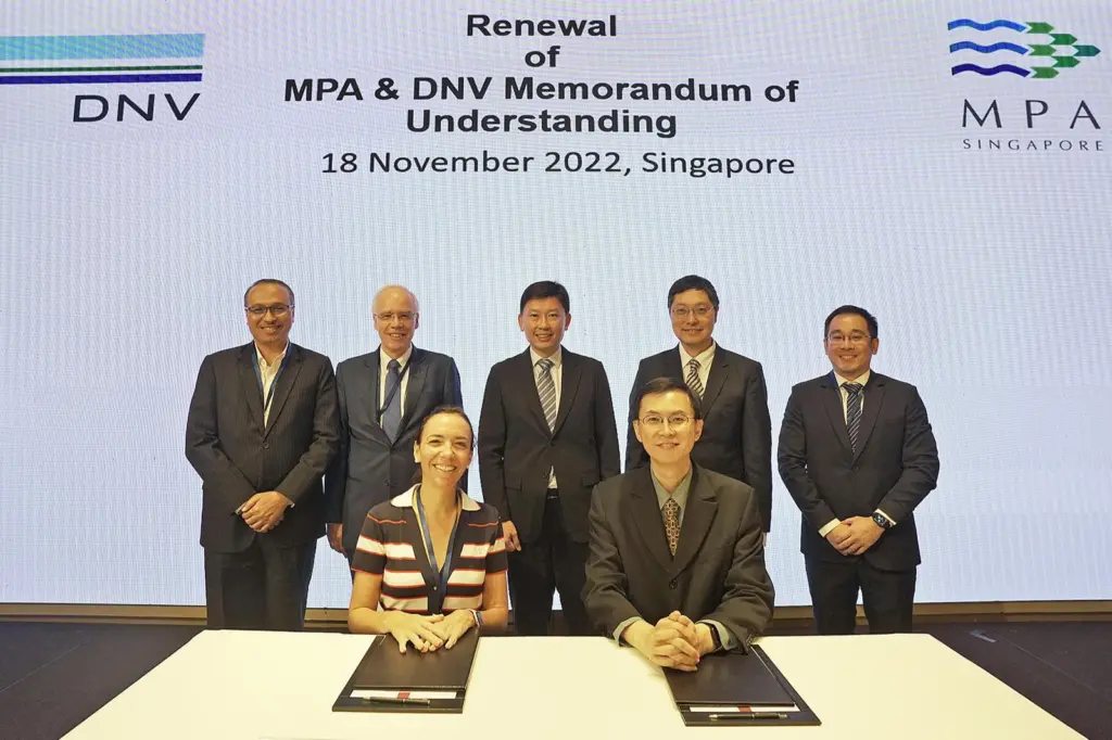 Signing the MOU (front): Cristina Saenz de Santa Maria, Regional Manager South-East Asia, Pacific & India, Maritime at DNV, and Kenneth Lim, Assistant Chief Executive (Industry and Transformation), MPA.