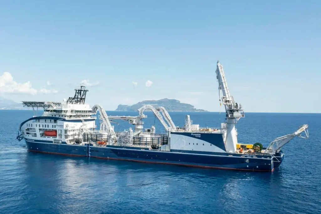 The Leonardo da Vinci has been installing an electricity interconnector linking Campania in mainland Italy, Sicily and Sardinia, named the Tyrrhenian Link.