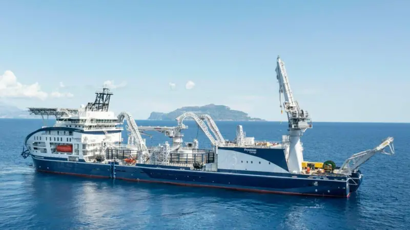 The Leonardo da Vinci has been installing an electricity interconnector linking Campania in mainland Italy, Sicily and Sardinia, named the Tyrrhenian Link.