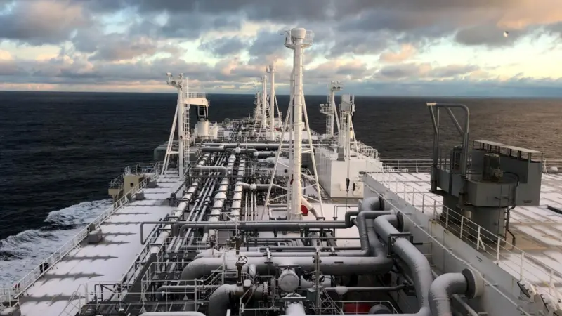 Seapeak LLC has ordered five 174,000 cbm M-type dual-fuel LNG carrier newbuildings from Hyundai Heavy Industries.