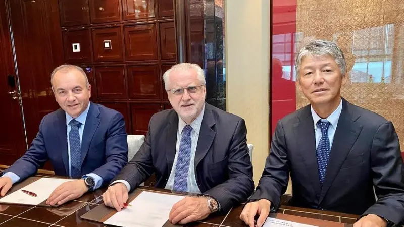 Máximo Pacheco, Chairman of the Board, CODELCO, Carlos Alvarado, Chief Commercial Officer, CODELCO and Masashi Suda, Executive Vice President, NBP at the signature of the MoU.
