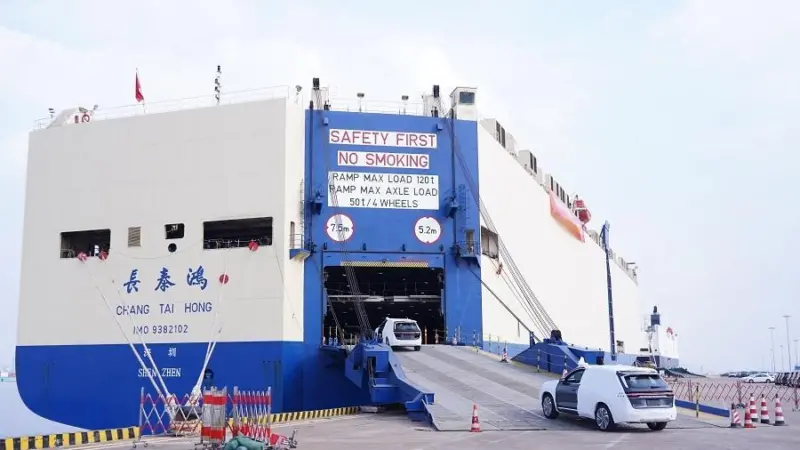 The 5,000 ceu Changtaihong loading the first consignment of vehicles on CMES' new international route.