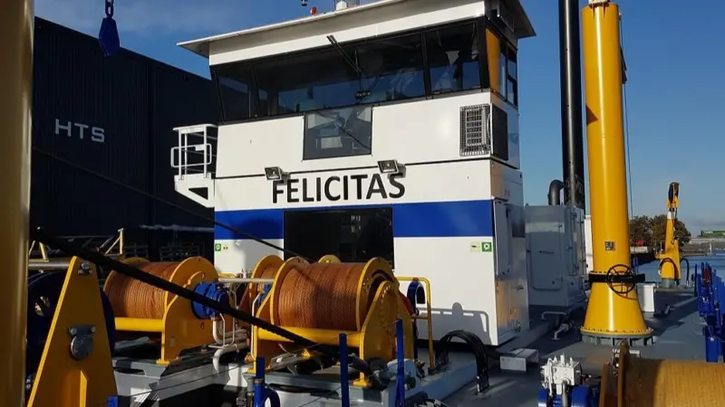 The CSD650 is a customised stock vessel tailored to Merco Vial’s requirements