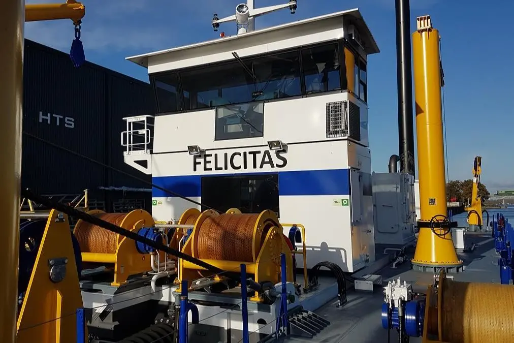 The CSD650 is a customised stock vessel tailored to Merco Vial’s requirements