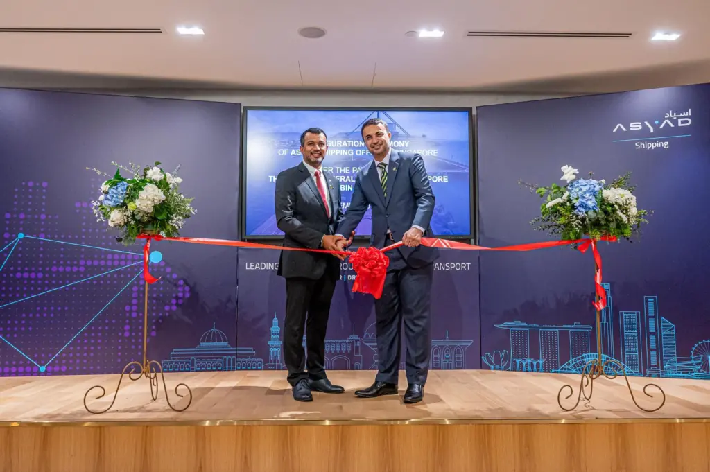 Ibrahim Al Nadhairi, CEO of Asyad Shipping & Drydock and H. E. Anwar Ahmed Muqaibel, The Consul General of Oman in Singapore Photo: Asyad Shipping