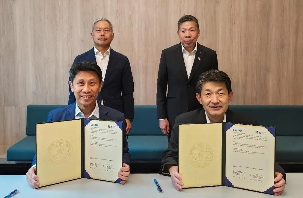 (Back) Capt. Naoki Saito, General Manager of Maritime Education and Training Certification Department, ClassNK and Mr. Michael Phoon, Executive Director, SSA, and Mr. Yasushi Seto, Regional Manager, ClassNK Singapore Office, Mr. Teo Teng Seng, Board Advis